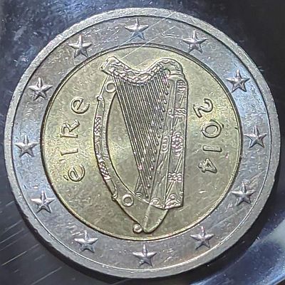 An Irish harp in the center with the country name in Irish to the left, the date to the right, and the 12 stars of Europe in the outer ring Script: Latin Lettering: éire 2008 Translation: Ireland 2008 Engraver: Jarlath Hayes Read more on Wikipedia