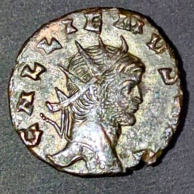Image of Virtus radiate head right with lettering around edge Script: Latin Lettering: GALLIENVS AVG Translation: Gallienus
