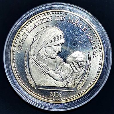 Mother Teresa canonisation medallion
