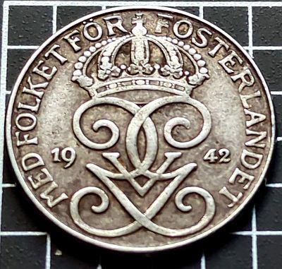 Obverse Crowned double monogram of King Gustaf V of Sweden divides date and the King's motto around the rim. Script: Latin Lettering: MED FOLKET FÖR FOSTERLANDET 19 GGV 49 Translation: With the People for the Motherland 19 GGV 49