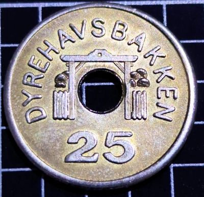 DYREHAVSBAKKEN (Entrance gate with hole) 25