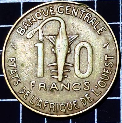 Emblem of Central Bank of West African States and denomination

Script: Latin

Lettering:
BANQUE CENTRALE
10
FRANCS
ETATS DE L'AFRIQUE DE L'OUEST

Translation:
Central Bank
10
Francs
of the West African States

Engravers: Gabriel Bernard, Lucien Bazor